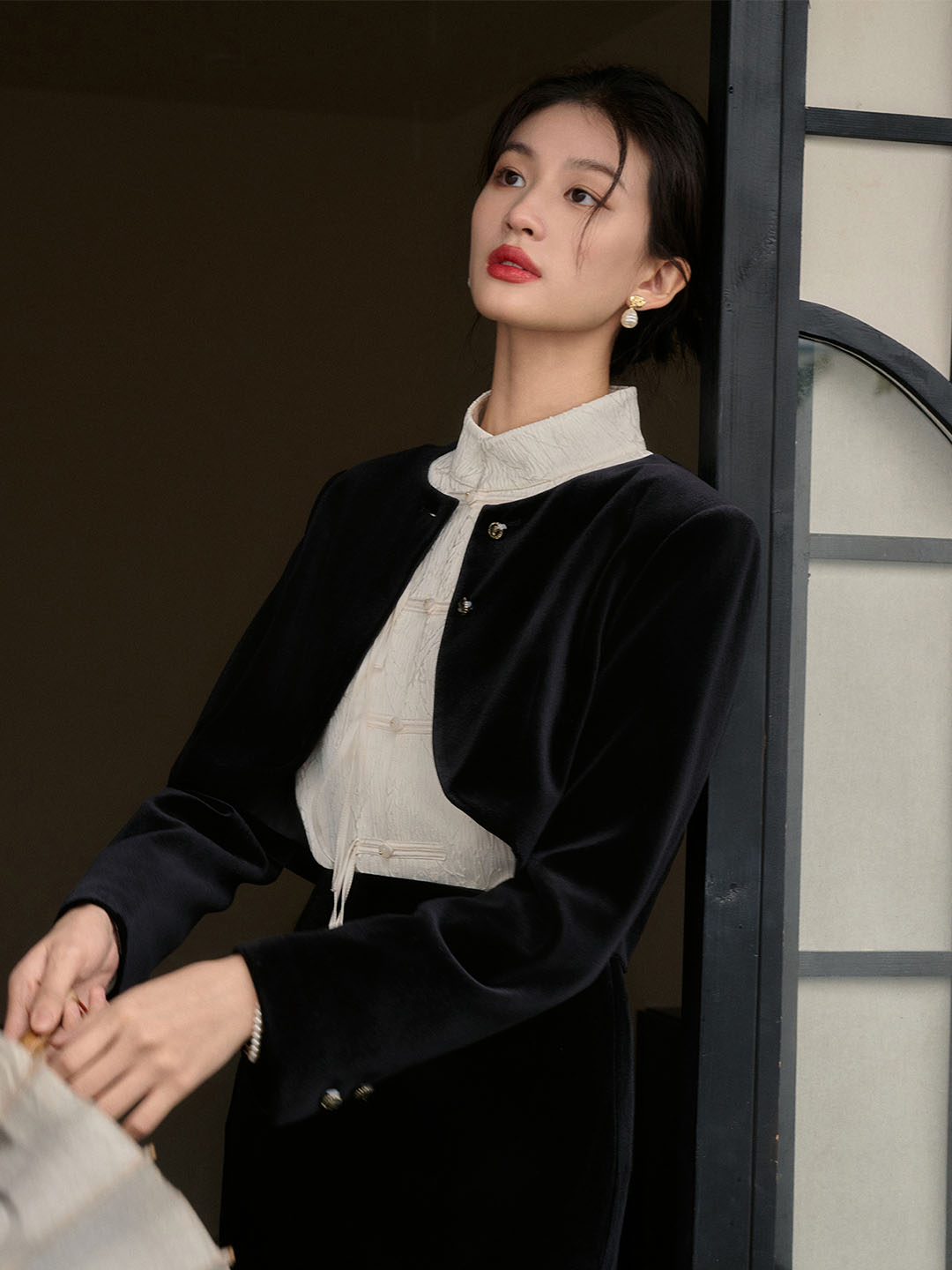 Classic Round Neck Velvet Cropped Jacket