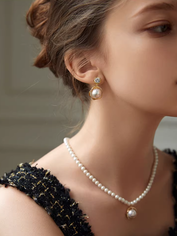 Classic Winding Pearl Neckless