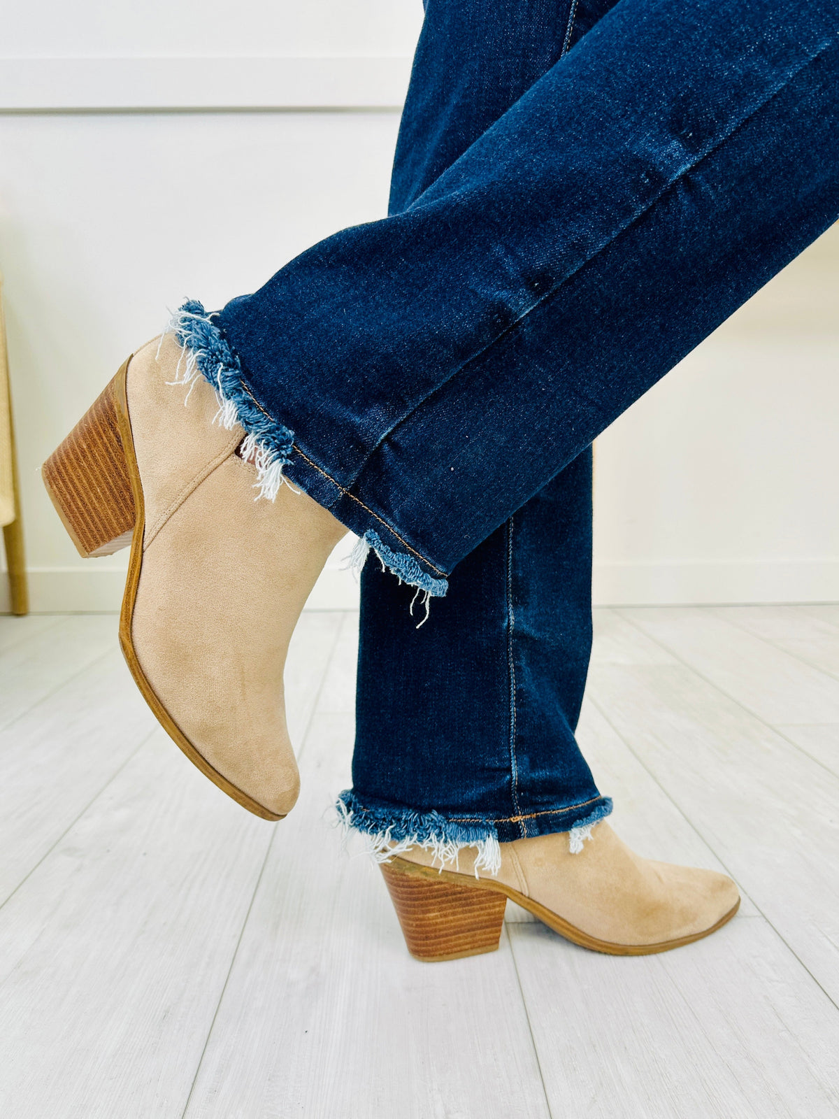 Women’s High-Rise Comfort Stretch Straight Leg Jeans