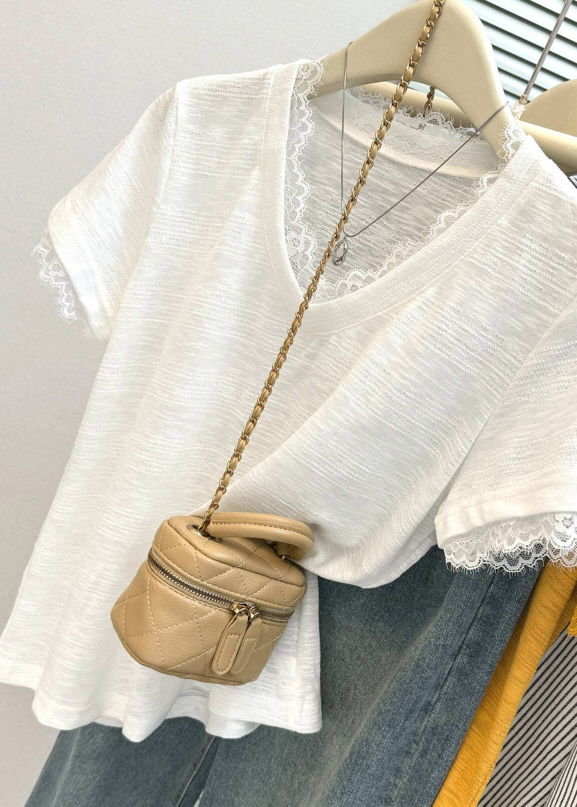 White V Neck Solid Top Short Sleeve