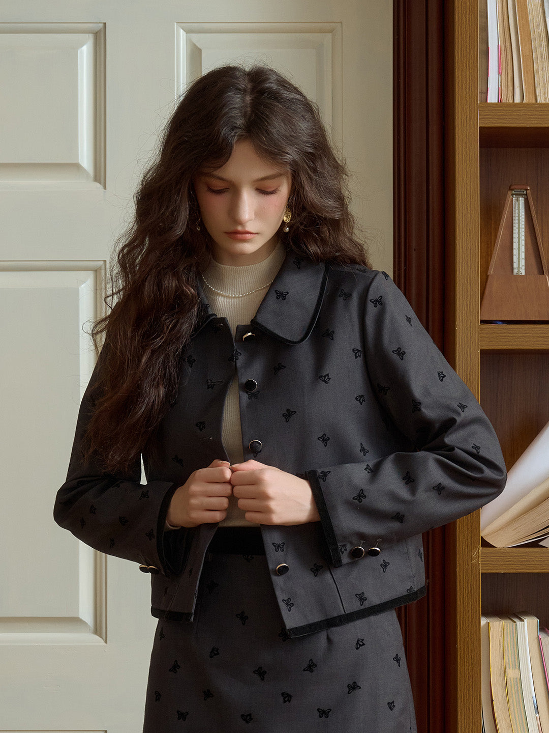 Vintage Peter Pan Collar Butterfly Flocking Pocket Jacket