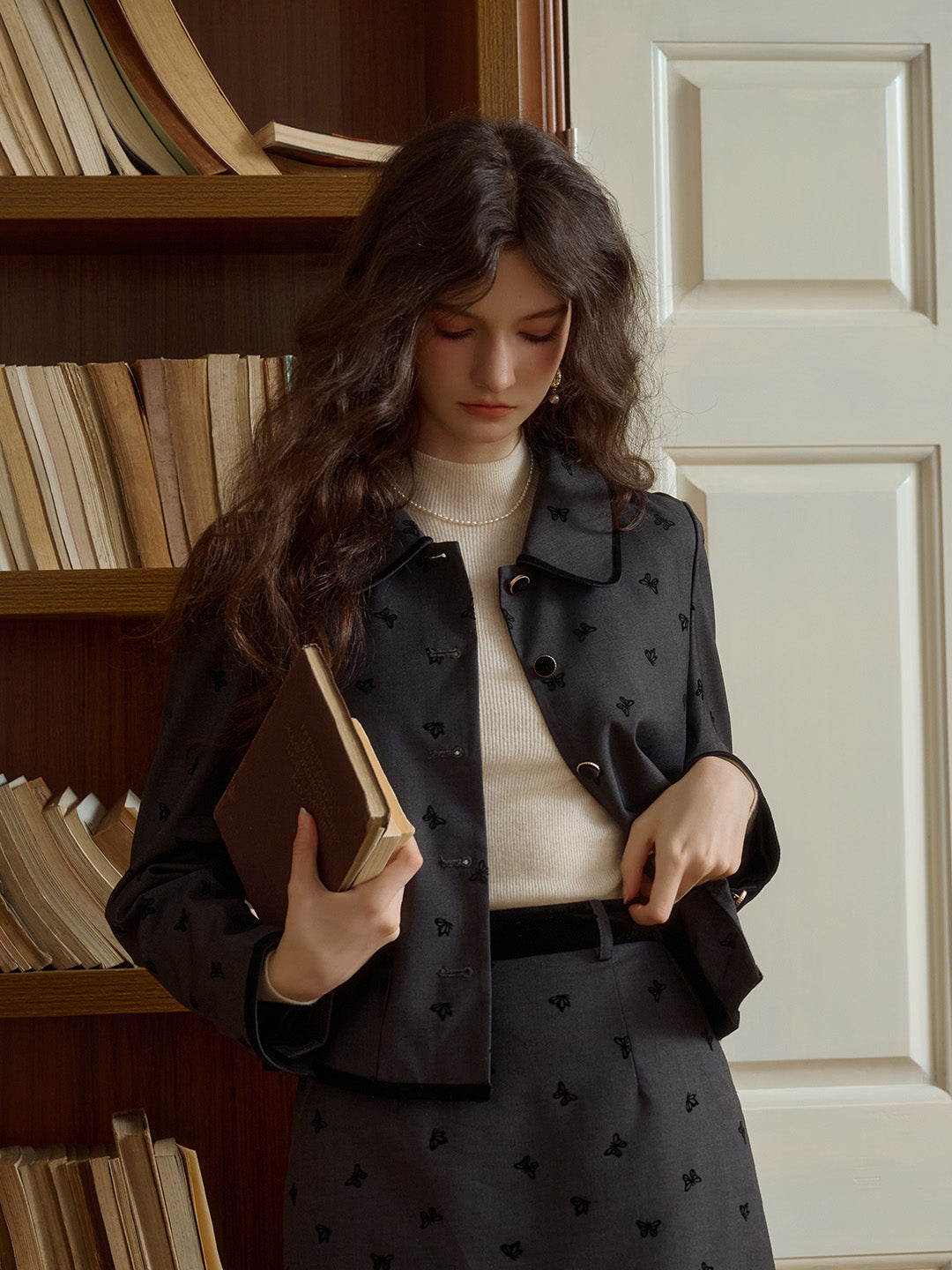 Vintage Peter Pan Collar Butterfly Flocking Pocket Jacket